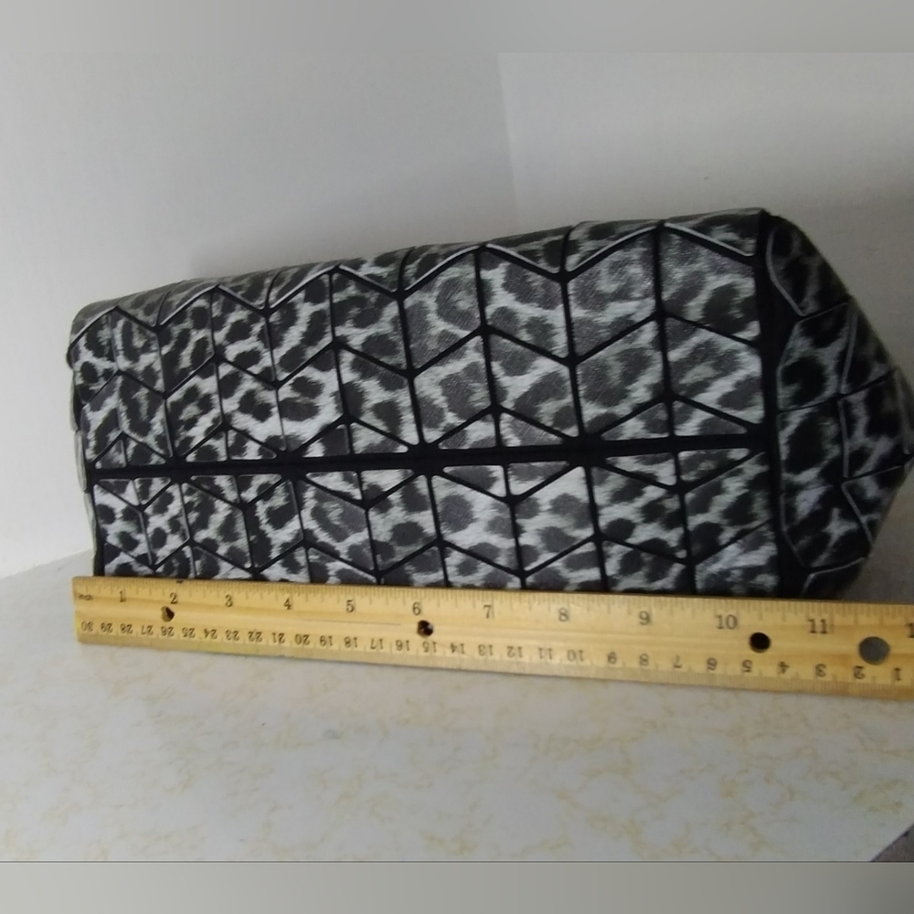 Patricia Luca Gray & Black Leopardo Print Satchel Bag. - Picture 5 of 8